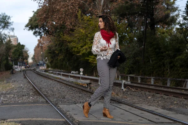 Young Latin American Businesswoman Walks Railroad Tracks — Zdjęcie stockowe