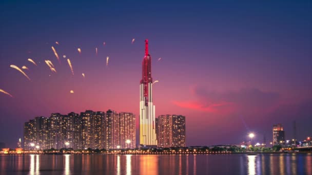 Feux Artifice Colorés Dans Ciel Luisant Nuit Côté Gratte Ciel — Video