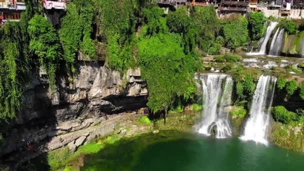 Luchtfoto Van Prachtige Furong Waterval Beroemde Oude Stad Verbazingwekkend Uitzicht — Stockvideo