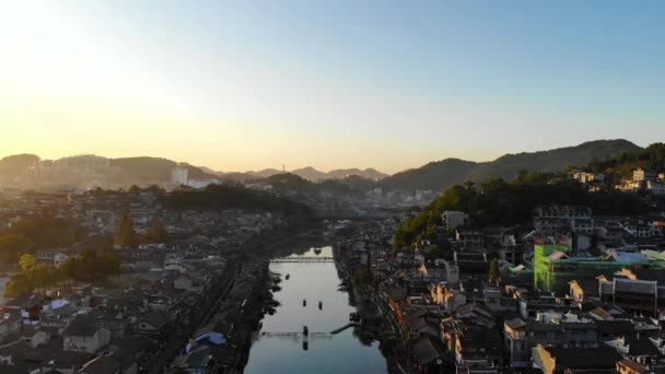 凤凰古镇或奉宏县的无人驾驶飞机航拍是湖南省的一个县 — 图库视频影像