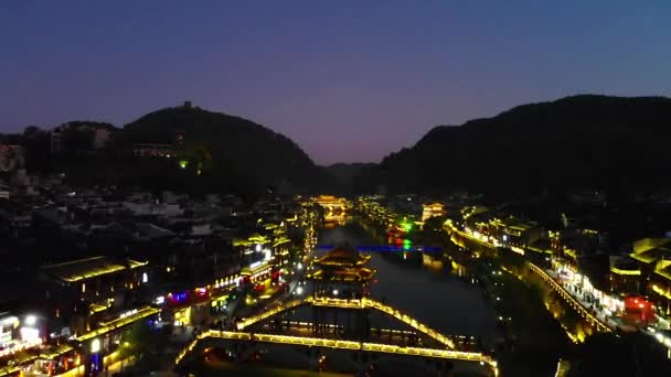 Vista Aérea Que Vuela Dron Del Casco Antiguo Fenghuang Phoenix — Vídeo de stock