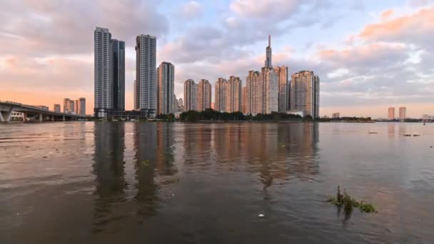 Timelapse Του Ποταμού Σαϊγκόν Στο Ηλιοβασίλεμα Στην Πόλη Chi Minh — Αρχείο Βίντεο