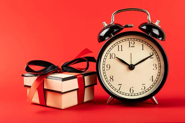 Gift Box Alarm Clock Red Background Time Shopping — Stock Photo, Image