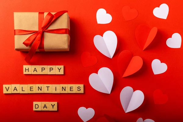 Valentijnsdag Inscriptie Happy Valentine Day Rode Witte Hartjes Handgemaakte Geschenkdoos — Stockfoto
