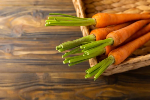 Vegetables Basket Carrots Tomatoes Cucumbers Herbs Straw Box Healthy Vegan — Stock Photo, Image