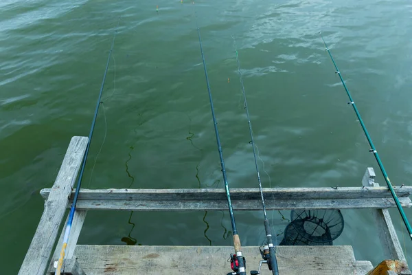 釣りだ 釣り道具だ 釣り竿と漁網 — ストック写真