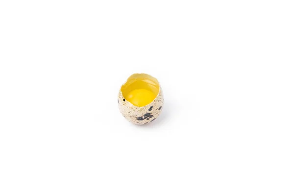 白い背景に隔離されたウズラの卵 有機食品 テキスト用の場所 新鮮な生のウズラの卵 — ストック写真
