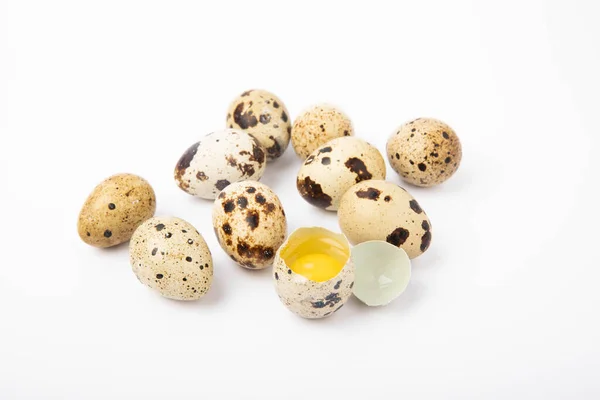 Ovos Codorna Isolados Fundo Branco Alimentos Orgânicos Lugar Para Sms — Fotografia de Stock