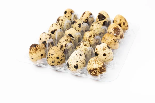 Huevos Codorniz Paquete Plástico Aislado Sobre Fondo Blanco Alimentos Orgánicos —  Fotos de Stock