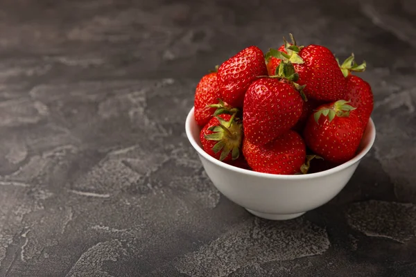 Fresh Ripe Strawberries Plate Black Texture Background Vegetarian Organic Berry — Stock Photo, Image