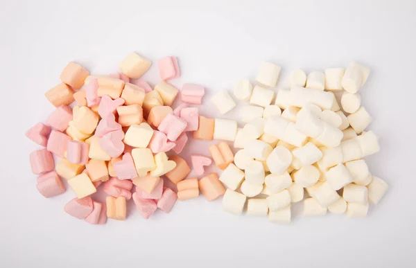 Deliciosos Marshmallows Brancos Rosa Isolados Sobre Fundo Branco Doces Com — Fotografia de Stock