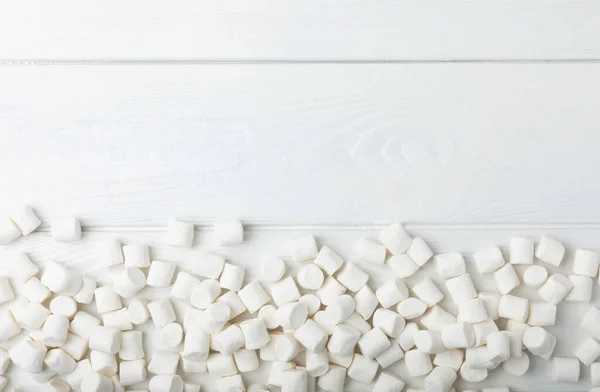 Lose Weiße Marshmallows Auf Weißem Texturholz Süßigkeiten Und Snacks Für — Stockfoto