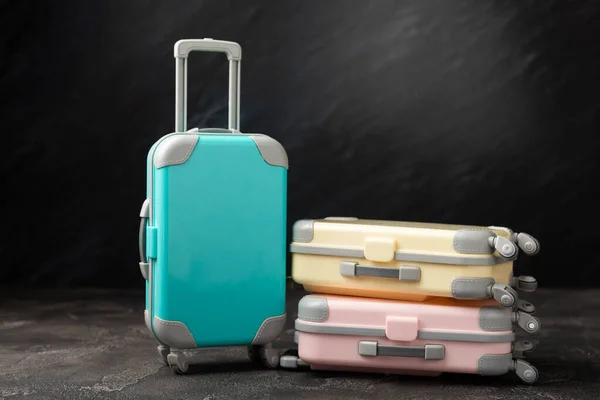 Travel Vacation Money Saving Concept Beach Vacation Miniature Luggage Bundles — Stock Photo, Image
