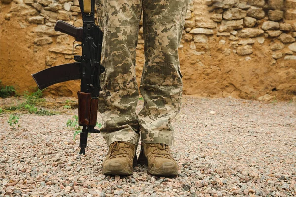 Kalaschnikow Sturmgewehr Den Händen Eines Militärangehörigen Militärisches Konzept Kein Krieg — Stockfoto