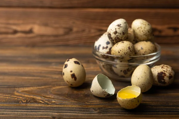 Quail Eggs Brown Texture Background Raw Eggs Broken Quail Egg — Foto Stock