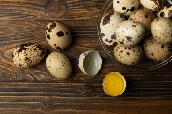 Quail Eggs Brown Texture Background Raw Eggs Broken Quail Egg — Foto Stock