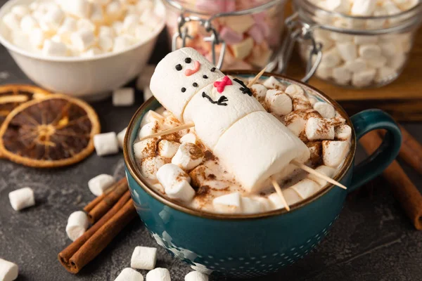 Heiße Schokoladentasse Mit Geschmolzenem Marshmallow Schneemann Süßes Vergnügen Für Kinder — Stockfoto