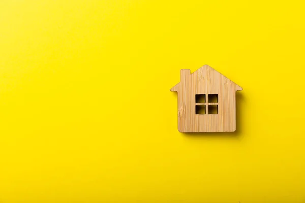 House Model Keys Yellow Background Flat Lay Housewarming Real Estate — Foto de Stock