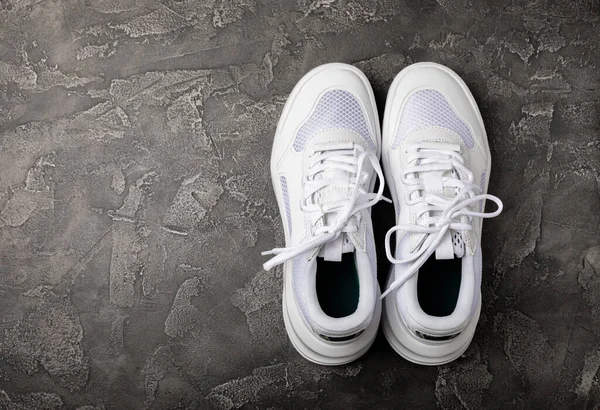 White Sneakers Black Textured Background Fashion Unisex Sports Shoes Sneakers — Fotografia de Stock