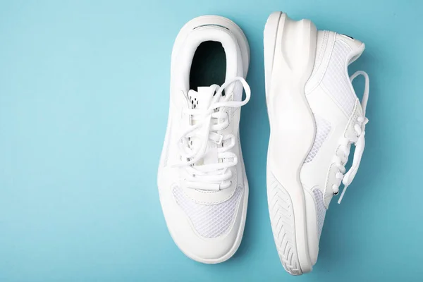 White Sneakers Blue Background Fashion Unisex Sneakers Sports Shoes Active — Fotografia de Stock