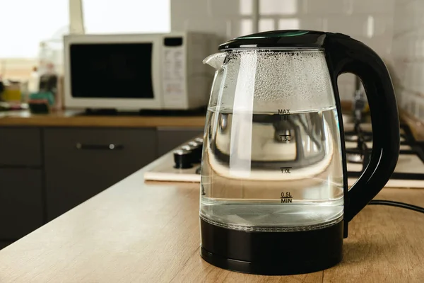 Modern Electric Transparent Kettle Wooden Table Kitchen Kettle Boiling Water — Fotografia de Stock