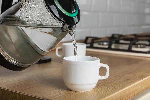Man Makes Tea Using Boiling Water Electric Kettle Kitchen Home — Fotografia de Stock