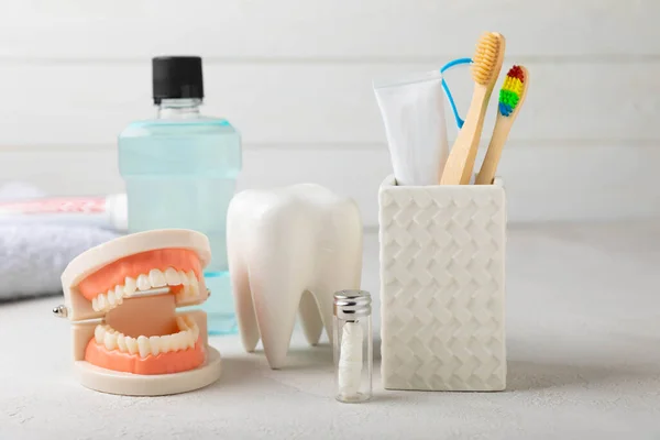 Toothbrush Tongue Cleaner Dental Floss Tube Toothpaste Mouthwash False Teeth — Foto de Stock