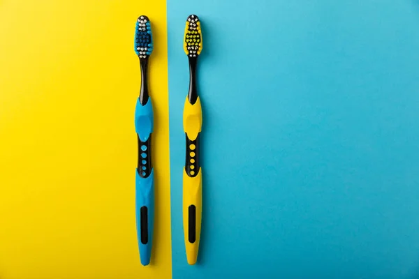 Toothbrushes Oral Care Dental Care Composition Toothbrushes Yellow Blue Background — Stock Photo, Image