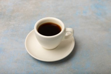 Arka planda mermer bir fincanda mis kokulu kahve. Espresso. Sabah içkisi. Neşeli sabah konsepti. Mesaj için yer. Kopyalanacak yer.