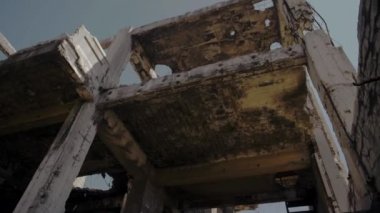 Bombalama binası tarafından yok edildi. Topçu atışının sonuçları. Binanın blokajları