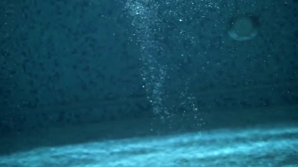 Des Bulles Remontent Surface Eau Dans Piscine Sportive Texture — Video