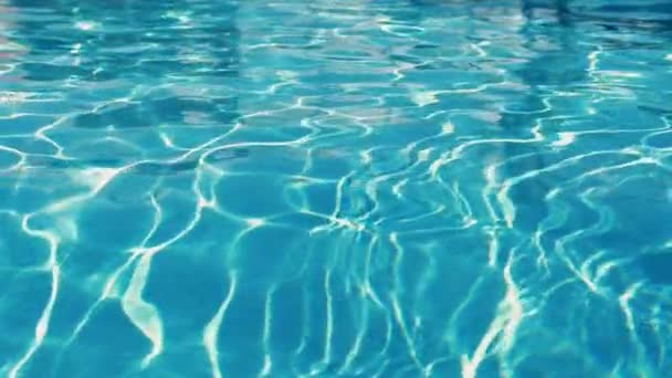 Agua Azul Clara Con Reflejos Del Sol Textura — Vídeos de Stock
