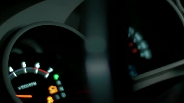 Тахометр Спидометр Измеряют Скорость Быстро Движущегося Автомобиля Увеличение Скорости Приборной — стоковое видео