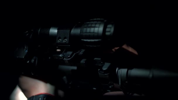 突击步枪编织棒上的技术碰撞瞄准器 — 图库视频影像