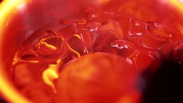 Seau Glace Pour Une Bouteille Champagne Dans Feu Rouge Dynamique — Video