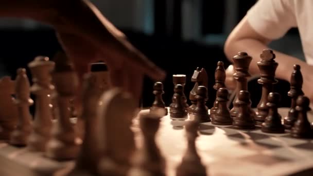 Μαύρο Σκάκι Προηγείται Ίχνη Μαύρης Ζωής — Αρχείο Βίντεο