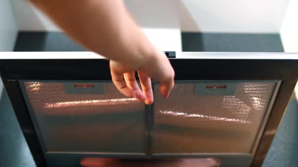 Modern Ventilatiesysteem Voor Keuken Draaien Een Stijlvolle Metalen Afzuigkap Tijdens — Stockvideo