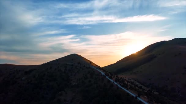 Salida Del Sol Sobre Montaña Quadrocopter Disparando Hipervueltas — Vídeos de Stock