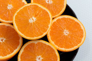 Yarım portakallı meyve, beyaz arka plan, üst manzara, sağlıklı gıda konsepti..