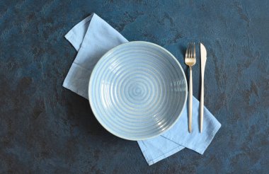 boş seramik tabak üst görünümü ve metin ve tasarım için kopyalama alanı olan peçete, yemek için çanak şablonu