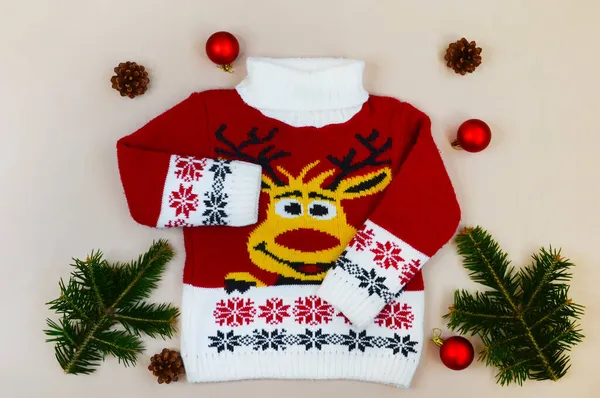 Noël Drôle Vêtements Pour Enfants Plat Couche Avec Décoration Boule — Photo