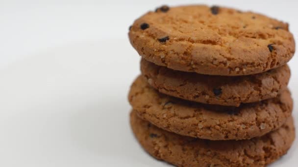 Süße Hausgemachte Plätzchen Mit Schokoladenchips Isoliert Auf Dem Hintergrund Süßigkeiten — Stockvideo