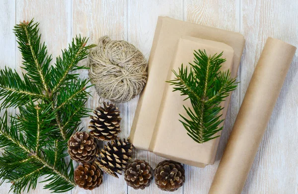 Regalo Navidad Feliz Respetuoso Del Medio Ambiente Envoltura Papel Artesanal — Foto de Stock