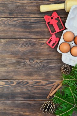 Yılbaşı pişirme teması, arka plan şenlikli fotokopi uzay metni, yumurta, malzemeler, tarifi sıfır yapmak için daha düz tabaklar, yeni yıl mutfağı..