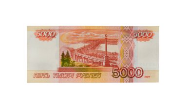 5000 Rus rublesi, para arkaplan üstü görünümü, beyaz arkaplanda izole edilmiş banknotlar, kesme yolu.