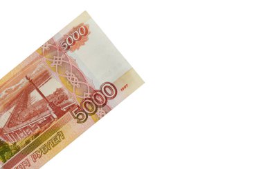 5000 Rus rublesi, para arkaplan üstü görünümü, beyaz arkaplanda izole edilmiş banknotlar, kesme yolu.
