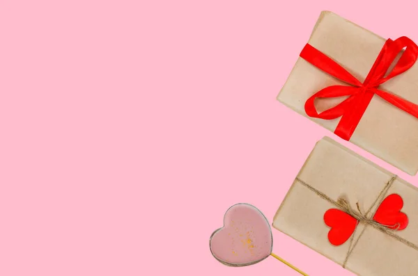 Fondo de día de San Valentín con decoración forma corazón, tarjeta de felicitación festiva de vacaciones — Foto de Stock