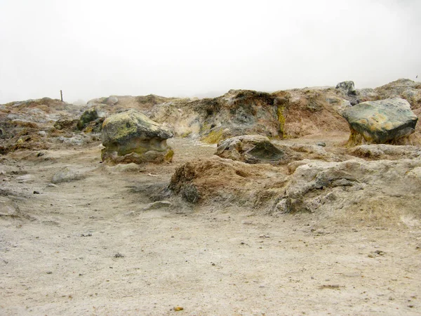 Μερικά Από Ηφαιστειακά Πετρώματα Στο Οροπέδιο Dieng Κεντρική Ιάβα Ινδονησία — Φωτογραφία Αρχείου