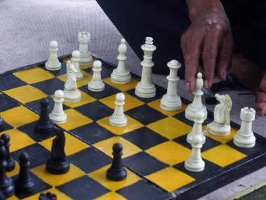 Satrançta bir piyon hamlesi