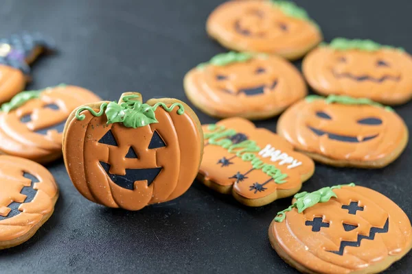 Bright Halloween gingerbread cookies on a black background — Stock Photo, Image